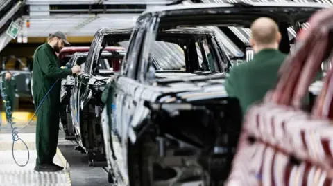 JLR Supply Chain Workers Reportedly Instructed to Register for Government Benefits, Union Claims
